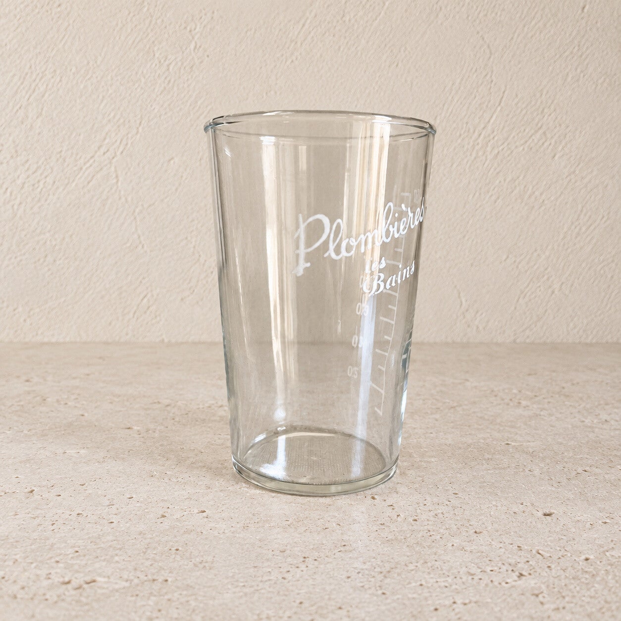 Ancien verre de cure de Plombières-les-Bains – Le compagnon élégant des promenades et des pique-niques