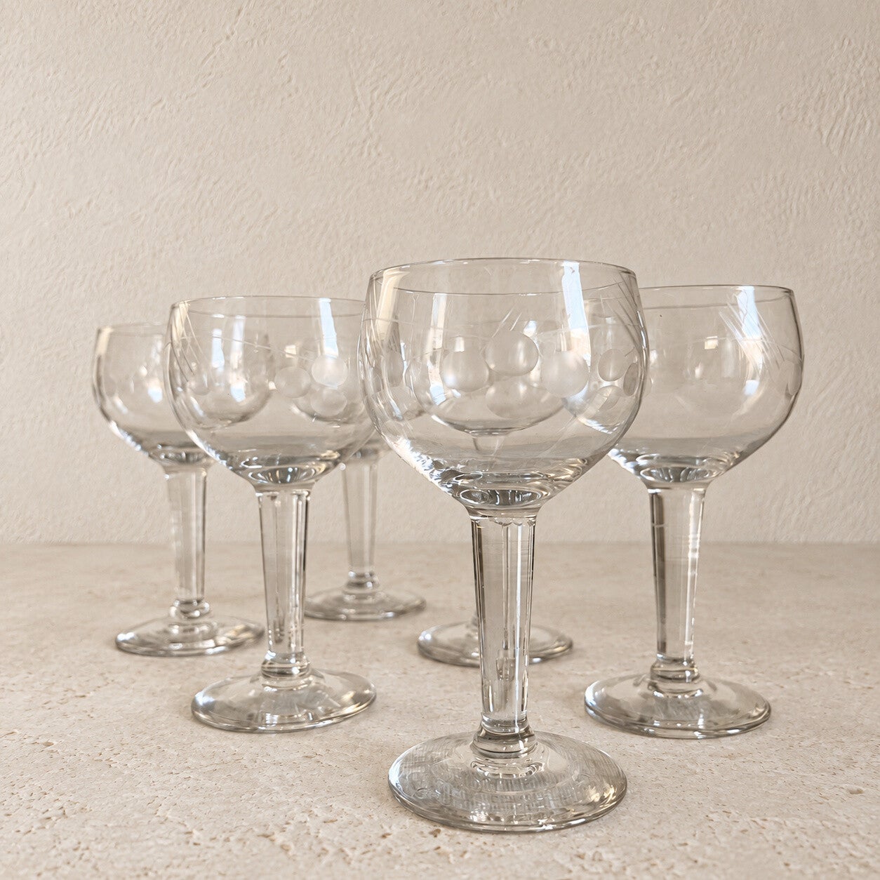 Ensemble de 6 verres à porto ou liqueur anciens – L'élégance des réceptions des années 1940