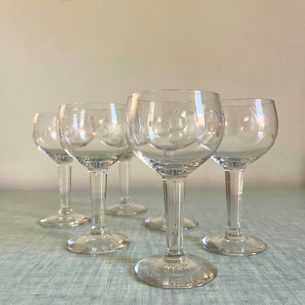 Ensemble de 6 verres à porto ou liqueur anciens – L'élégance des réceptions des années 1940