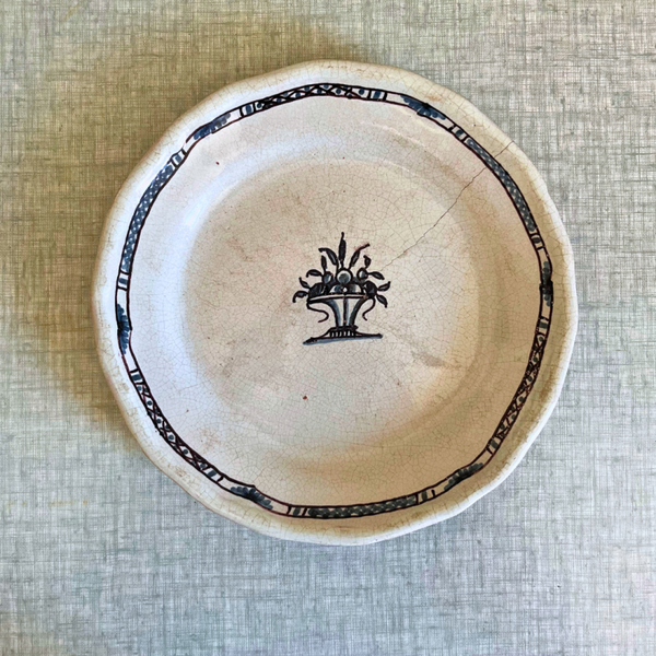 Assiette « Cul Noir » en Faïence de Rouen – XIXe siècle