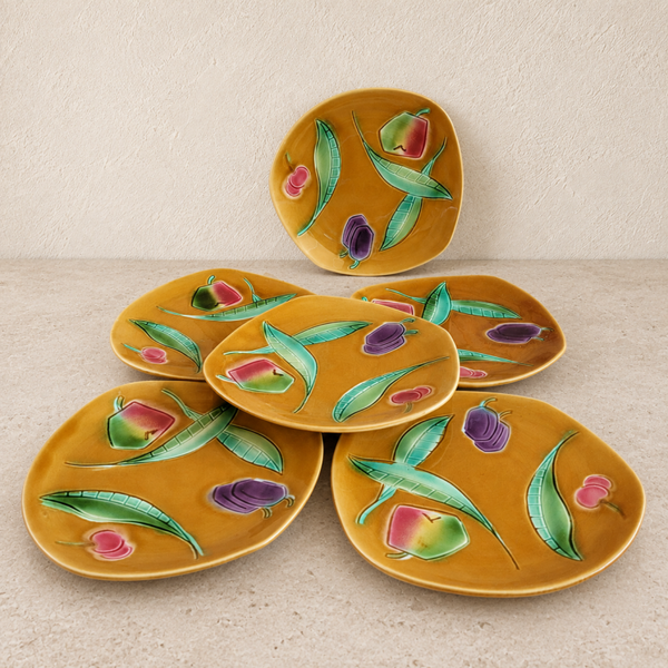 Six assiettes à dessert Sarreguemines à décor de fruits