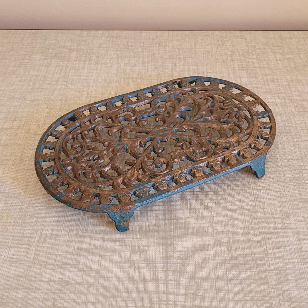 Dessous de plat en métal bleu vintage