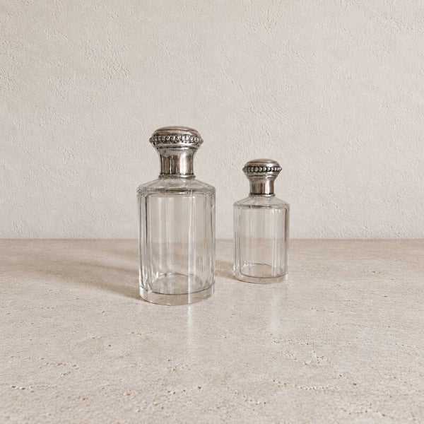 Deux flacons de toilette anciens en cristal taillé et argent