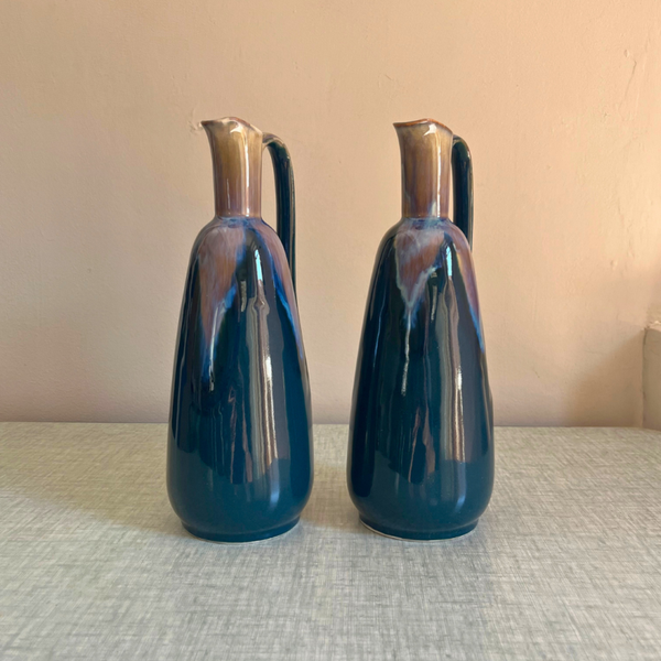 Paire de vases irisés aux reflets bleus, noirs et feu – Une élégance lumineuse