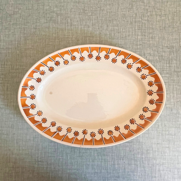 Plat de service ancien en faïence de Badonviller – Élégance française et authenticité intemporelle