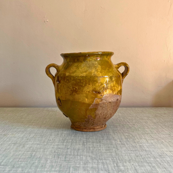 Pot rustique ancien magnifiquement patiné par le temps – La beauté des matières authentiques