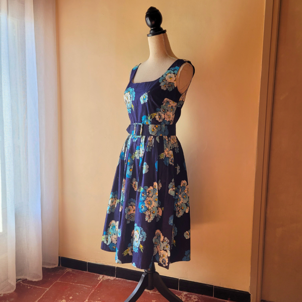 Robe fleurie de couturière – Une élégance romantique et intemporelle