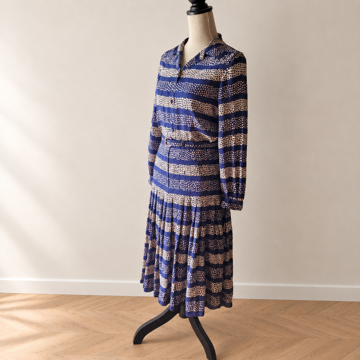 Robe à imprimé horizontal de couturière – Une silhouette graphique et élégante