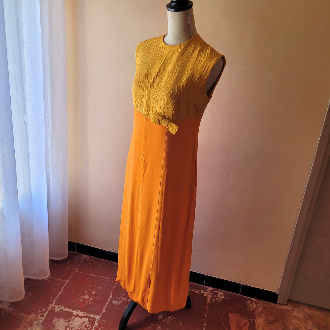 Robe orange vintage – Élégance solaire et charme intemporel