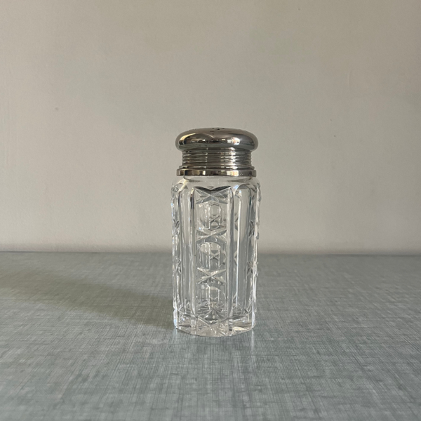Saupoudreuse en cristal