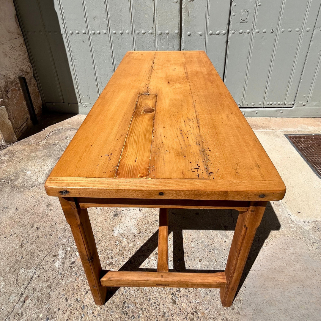 Table de ferme ancienne – format idéal 4 à 6 convives