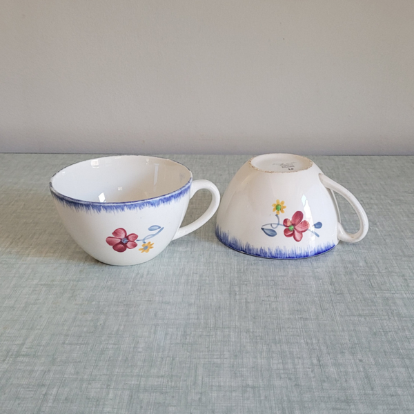 Paire de tasses en faïence de Digoin