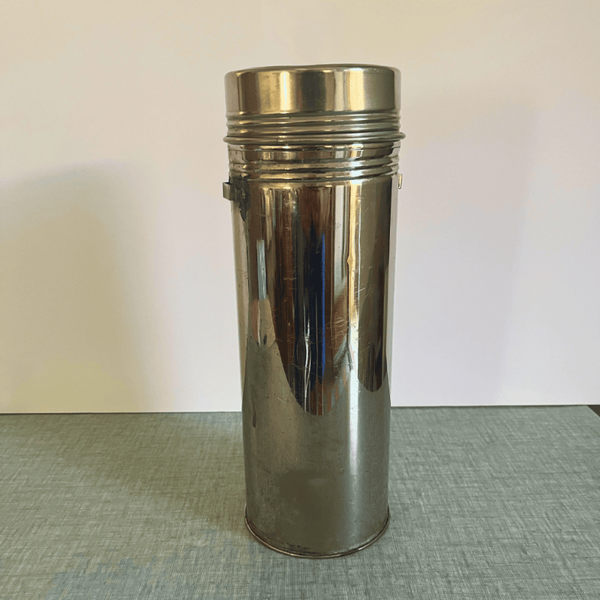 Bouteille chromée de marque thermos