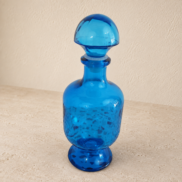 Petite carafe bleue