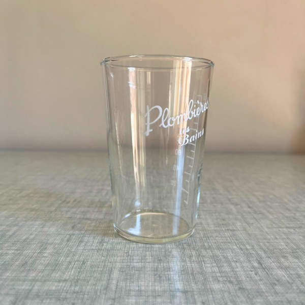 Ancien verre de cure de Plombières-les-Bains – Le compagnon élégant des promenades et des pique-niques