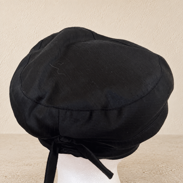 Béret noir drapé – femme, finition légèrement satinée