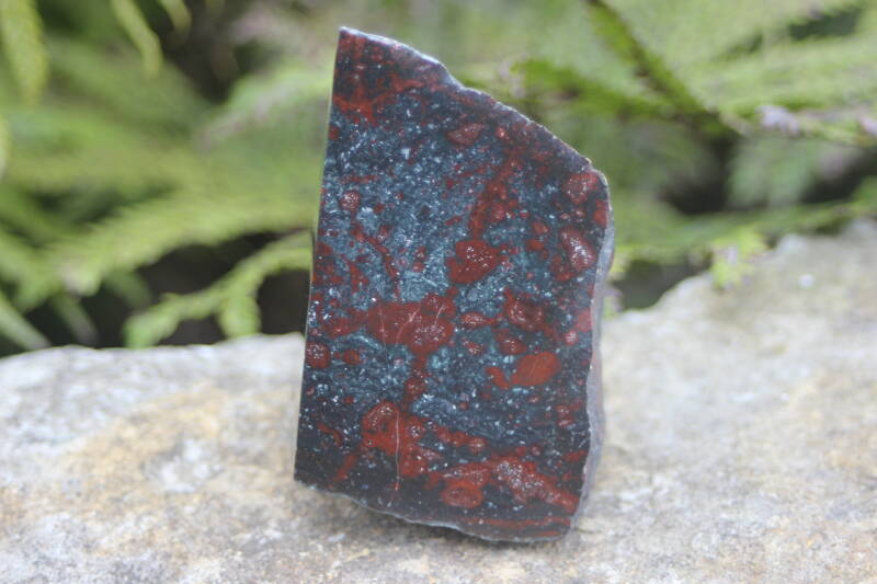 Blood stone Tirua