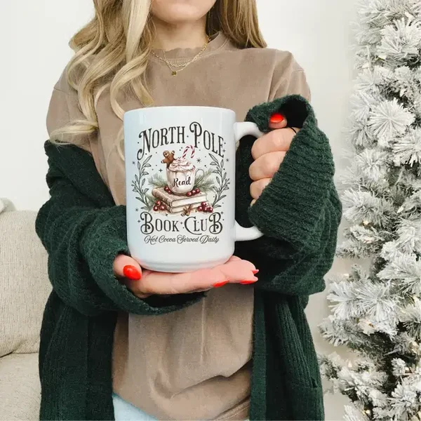 🎄Tasse en céramique North Pole Book Club | Livresque