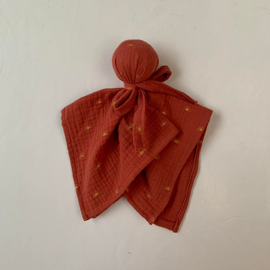 Doudou roest met zonnetjes