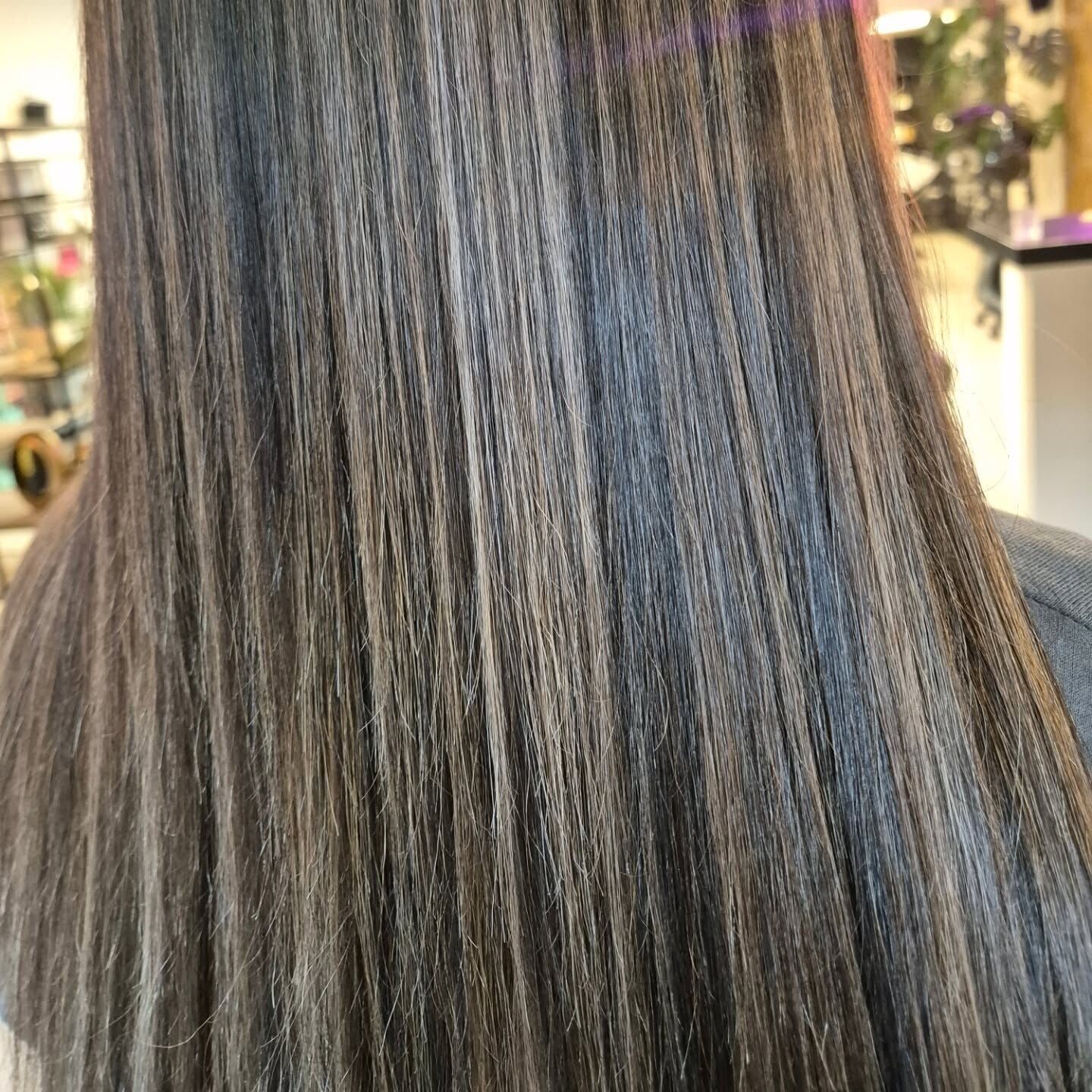 Mooie lichte highlights in gestijld haar