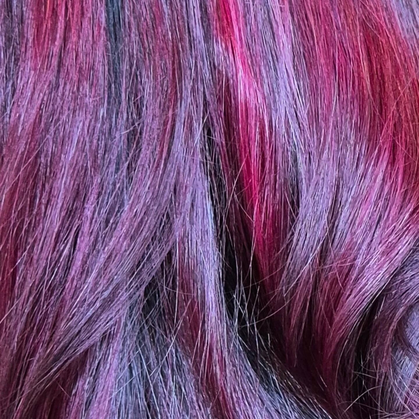 Donker haar met lichtere roze accenten 