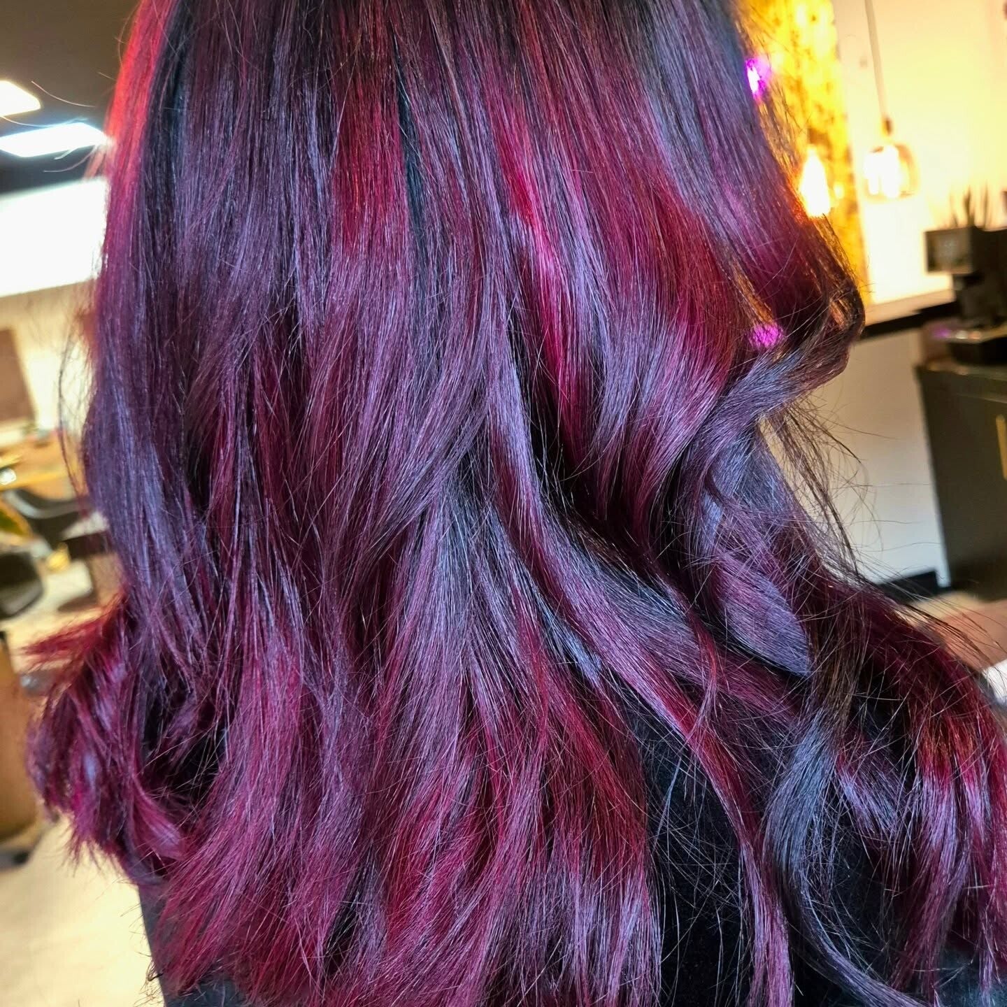 Donker haar met lichtere roze accenten 