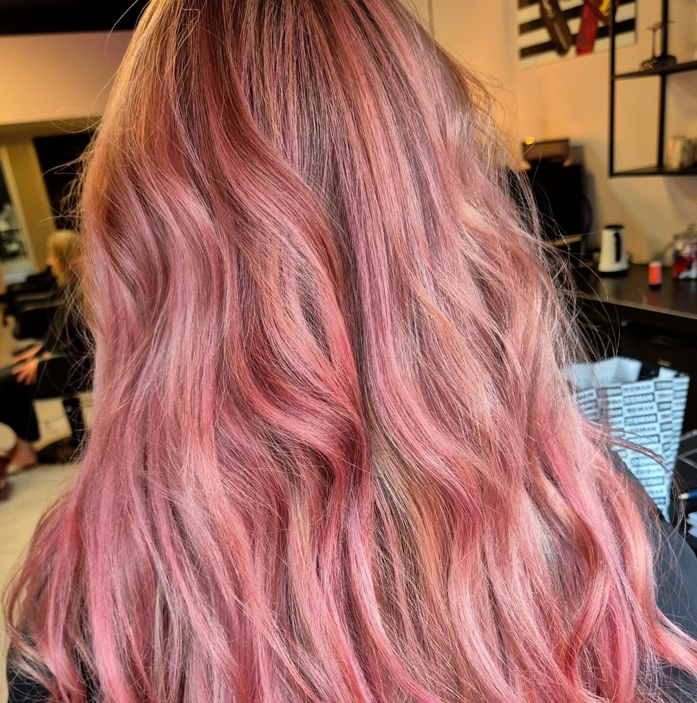 Roze tint met een mooie krul