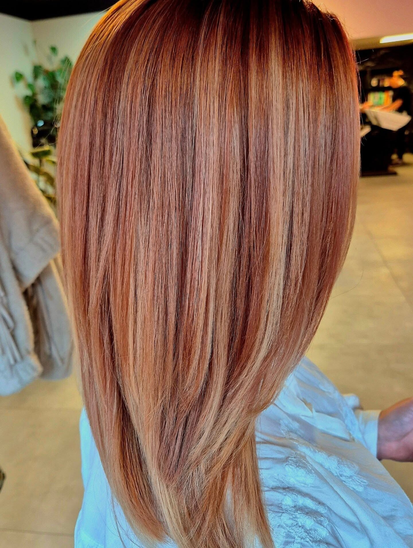 Koperblond dameskapsel