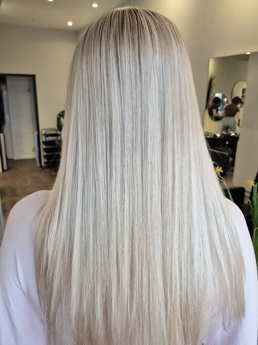 Mooi geblondeerd haar en keratine behandeling