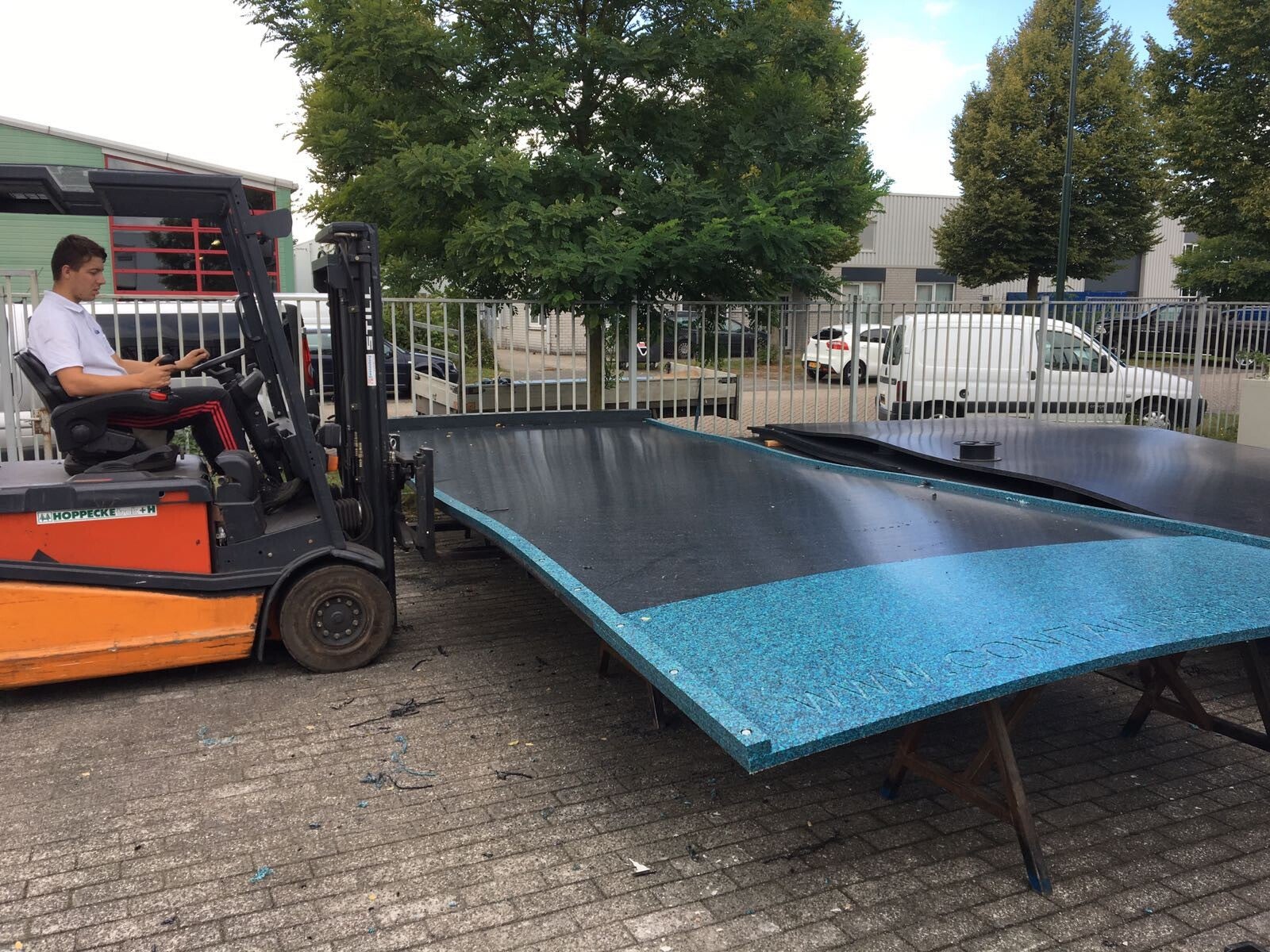 Containerplatte von gwwpro auf Gabelstapler geladen