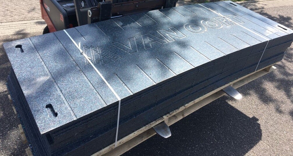 3 x 1 m Miet/Kauf Fahrplatten gww-pro gestapelt auf Gabelstapler