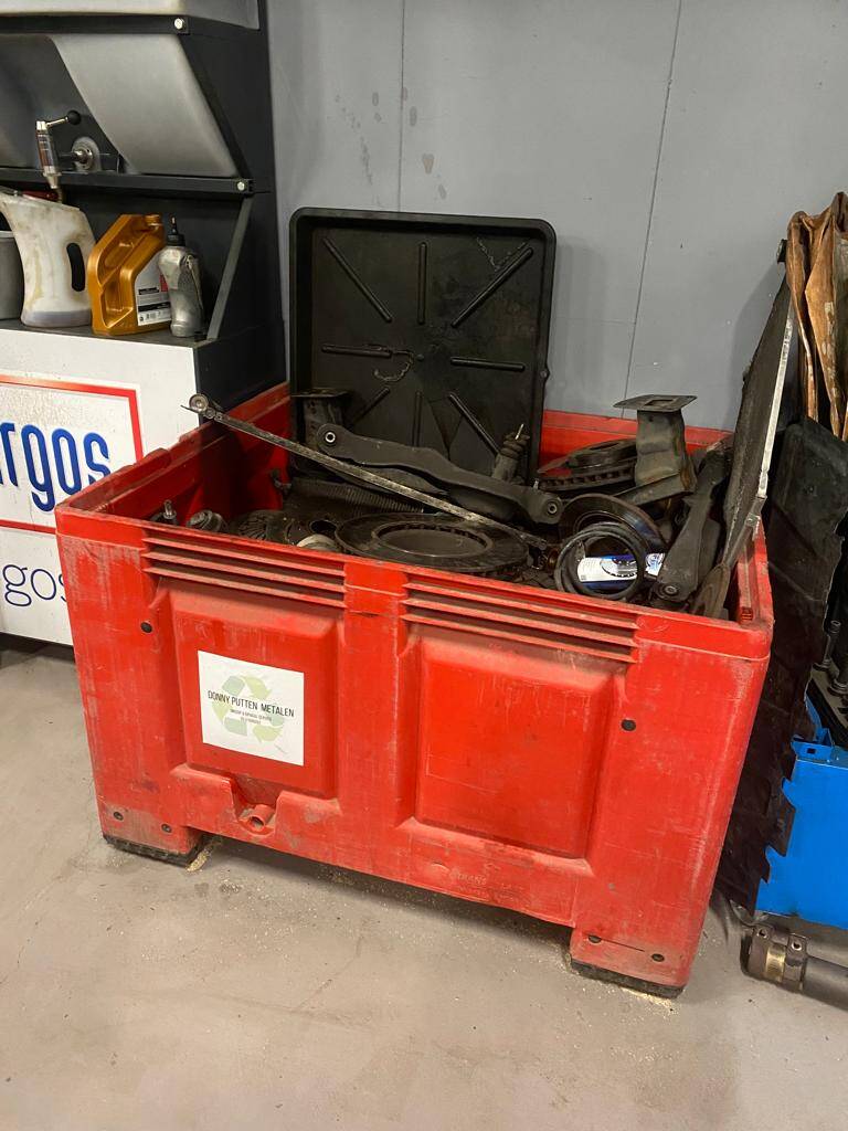 Plaatsen bak voor oud ijzer