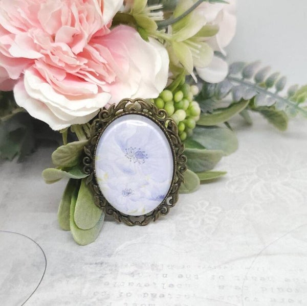 Broche ovale avec cabochon en verre, Modèle Malva