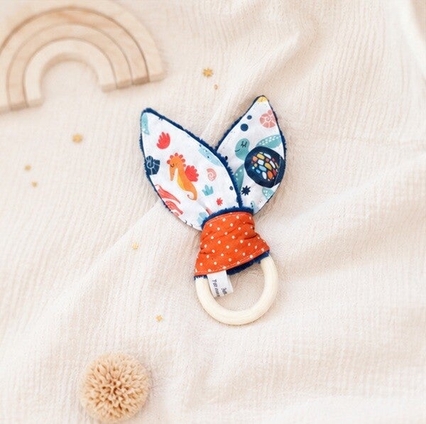 Anneau de préhension bébé en bois et tissu – Création artisanale – Cadeau naissance, Modèle Animaux marins