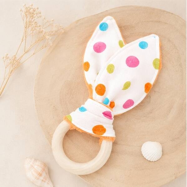 Anneau de préhension bébé en bois et tissu – Création artisanale – Cadeau naissance, Modèle Pois colorés