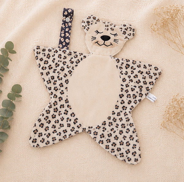 Doudou plat tout doux avec attache-tétine pour bébé – Création artisanale – Modèle Léopard