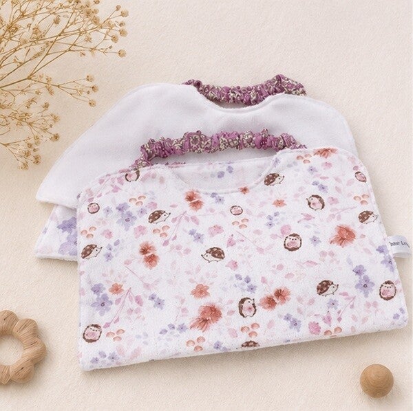 Grand bavoir, Serviette élastiquée tout éponge – Bavoir repas – Accessoire bébé et jeunes enfants fait main – Modèle hérisson