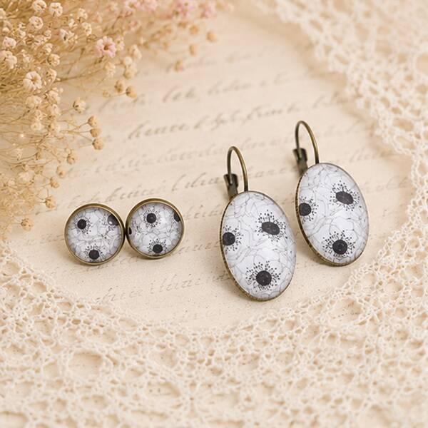 Boucles d’oreilles illustrées cabochon verre – Fleurs d’Encre – Dormeuses ou puces
