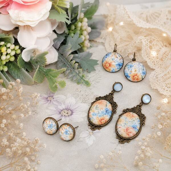 Boucles d’oreilles illustrés cabochon en verre – Clivia des champs – 3 modèles au choix