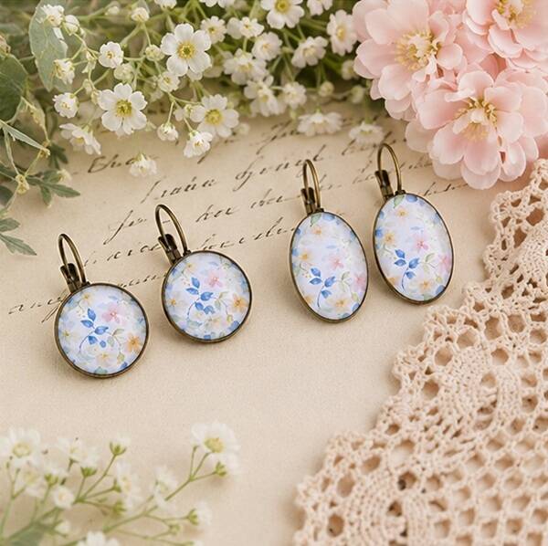 Boucles d’oreilles illustrées cabochon en verre – Fleurs de printemps – Dormeuses rondes ou ovales