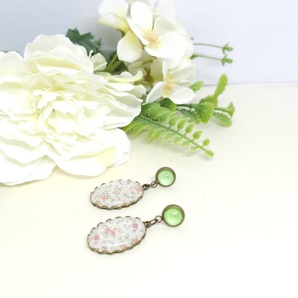Boucles d'oreilles pendantes avec cabochon en verre, Modèle Aubépine