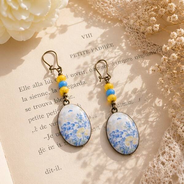Boucles d'oreilles pendantes avec cabochon en verre, Modèle Myosotis