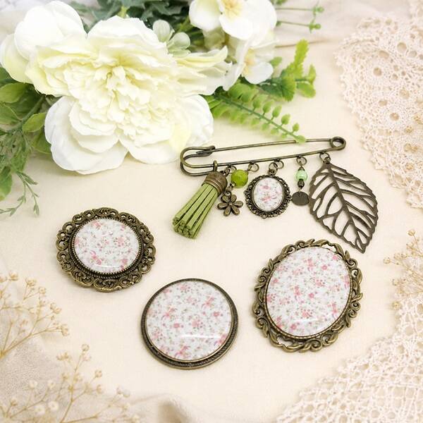 Broches illustrées cabochon en verre – Aubépine – Bijoux artisanaux style vintage