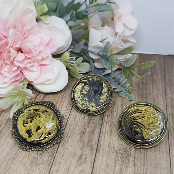 Broche résine ronde, Peinture à l'huile, Modèle Tornade