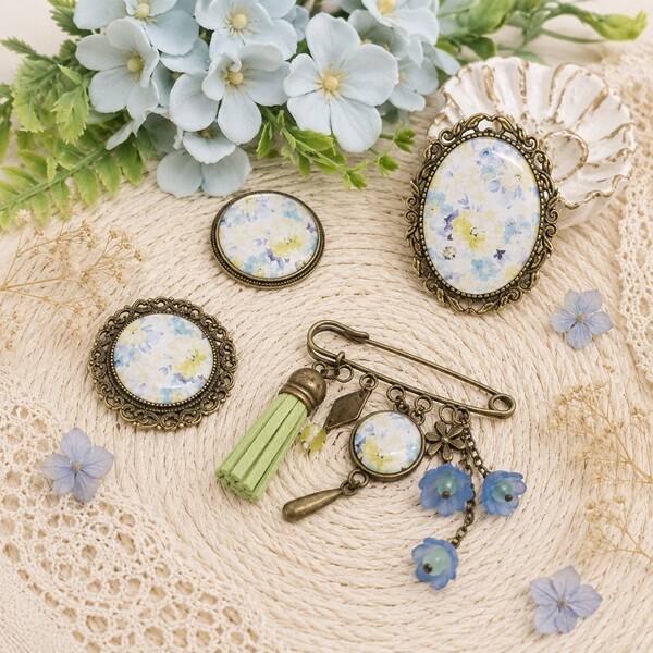 Broches illustrées cabochon en verre – Brume de printemps – Bijoux style vintage