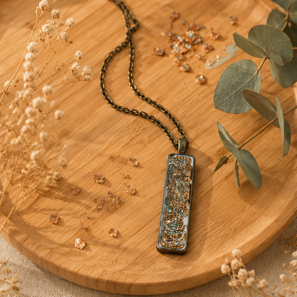 Collier en résine peint à la main médaillon rectanguaire - Emptreinte végétale – Bijou artisanal et poétique
