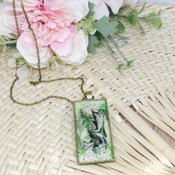 Collier en résine, Pendentif rectangulaire, Modèle Prairie