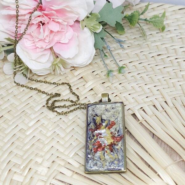 Collier en résine, Pendentif rectangulaire, Modèle cratère