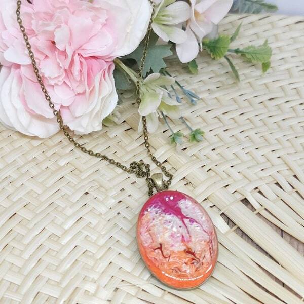 Collier en résine, Pendentif ovale, Modèle Printemps