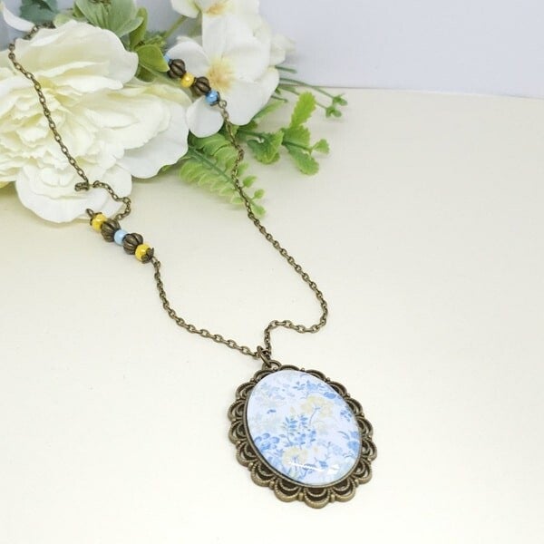 Sautoir avec cabochon en verre, Forme ovale, Modèle Myosotis